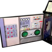 Load image into Gallery viewer, Displayset: Penguin's Submarine